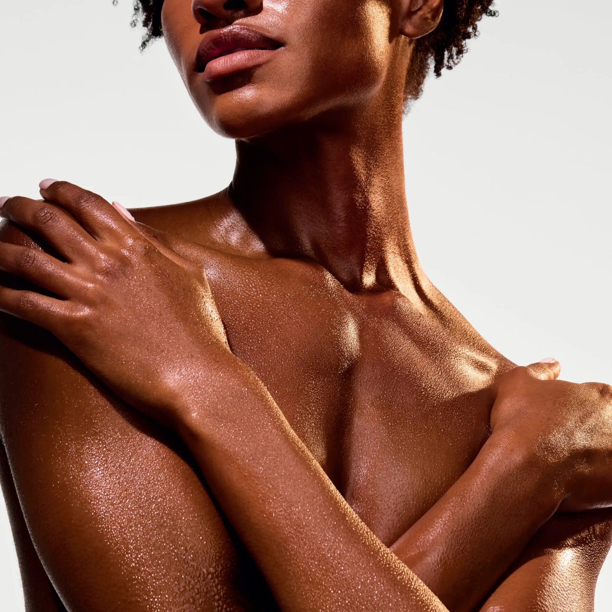 the-glow-getter-multi-oil-body-scrub-q1 NATR-40028-Alt-Image-The_Glow_Getter_Multi-Oil_Body_Scrub-06_1.webp